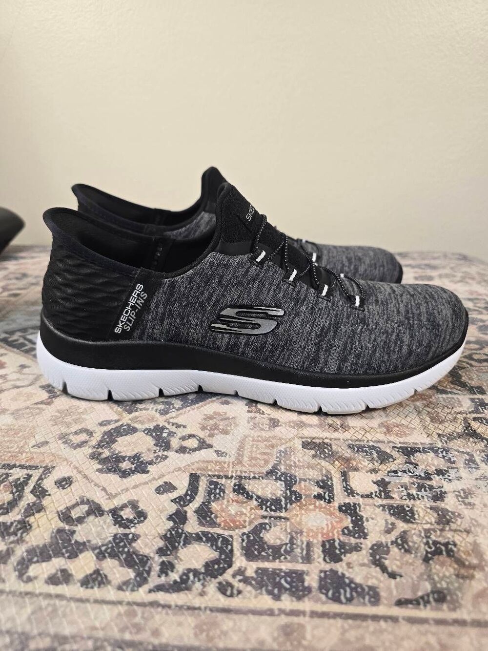 Skechers Women's Summits Dazzling Haze Slip-Ins Size 8